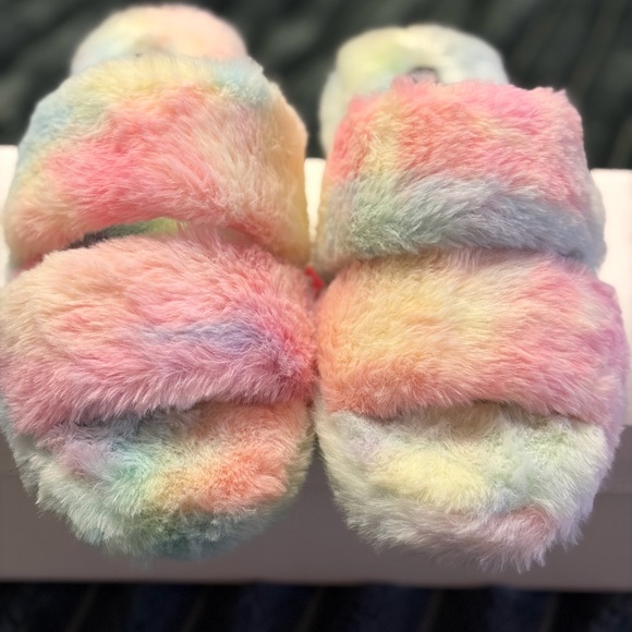 Soda Pastel Fuzzy Slippers - Picture 2 of 5